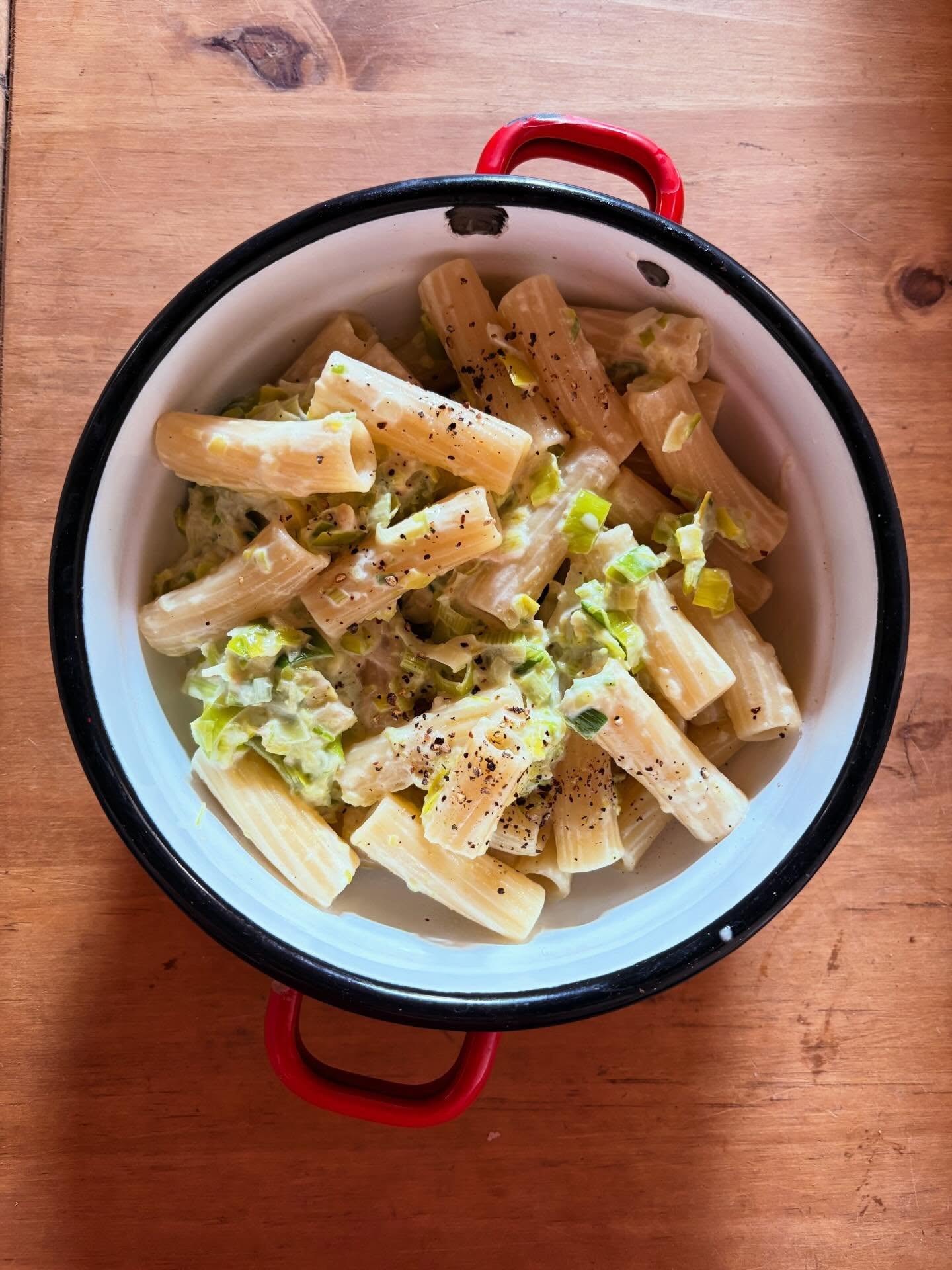 … cestoviny naše každodenné daj nám dnes ❤️ 

(Npríklad s pórkovo-syrovou smotanovou omáčkou Pane)

Amen 🙏

#food #pasta #eat #home #lunch